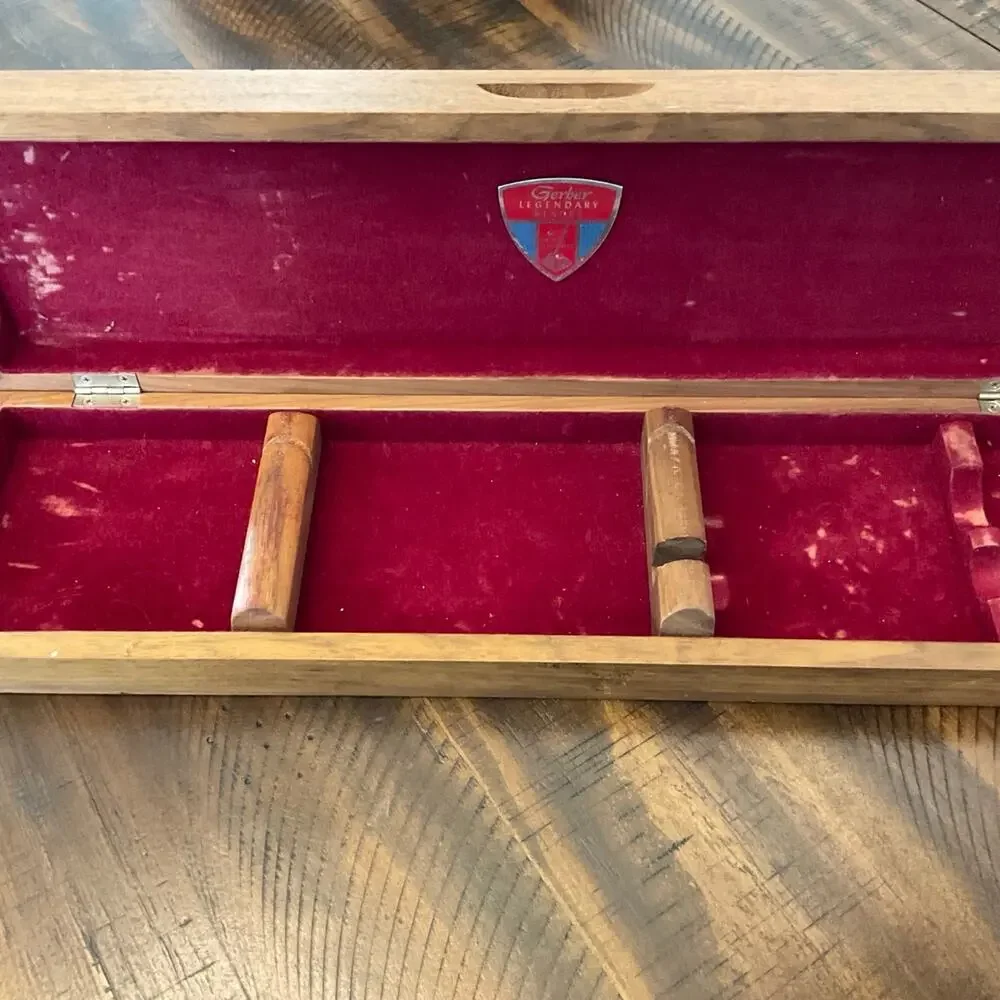 Vintage Gerber Legendary Blades 2‎ piece carving set in a walnut case